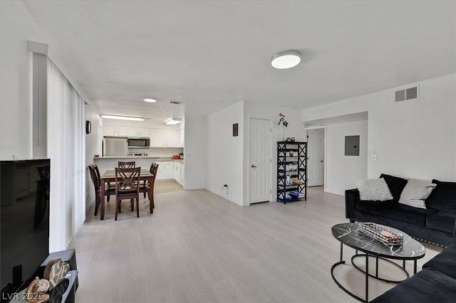 5493 Indian River Drive 376, Las Vegas, NV 89103