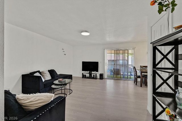 5493 Indian River Drive 376, Las Vegas, NV 89103