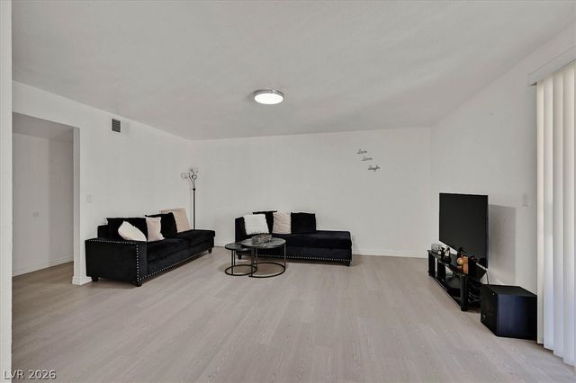 5493 Indian River Drive 376, Las Vegas, NV 89103