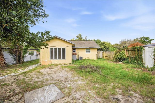 8419 N SEMMES STREET, Tampa, FL 33604