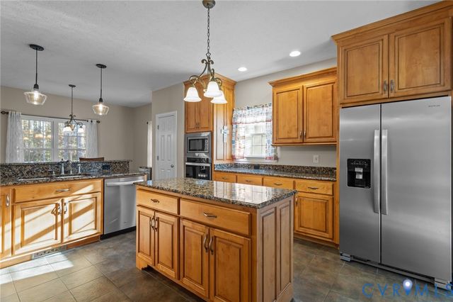 11106 Kings Pond Dr, New Kent, VA 23140