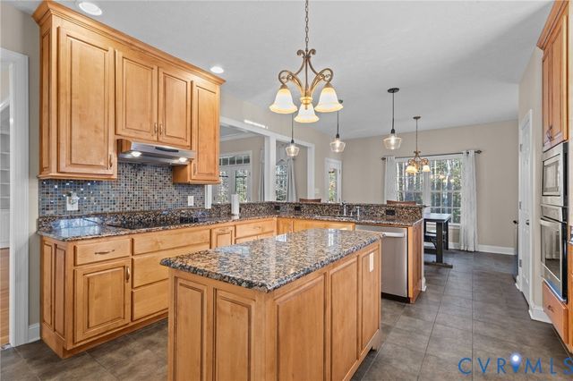 11106 Kings Pond Dr, New Kent, VA 23140
