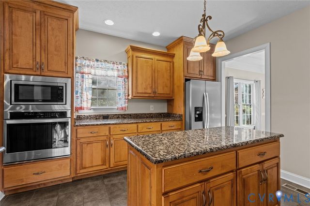 11106 Kings Pond Dr, New Kent, VA 23140