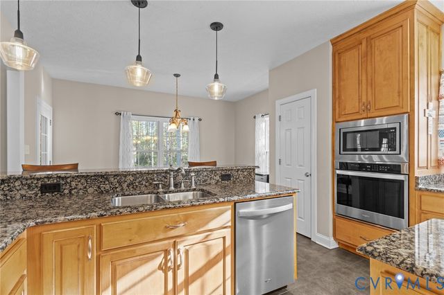 11106 Kings Pond Dr, New Kent, VA 23140