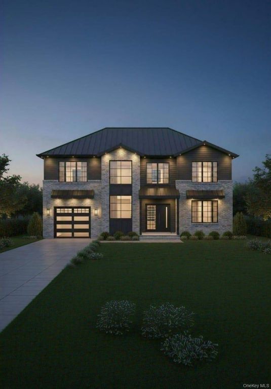 29 Patience Lane, Westbury, NY 11590