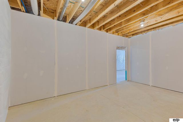 8105 S 177th Street, Omaha, NE 68136