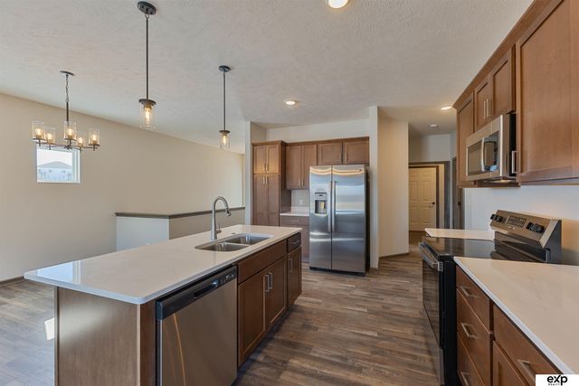 8105 S 177th Street, Omaha, NE 68136