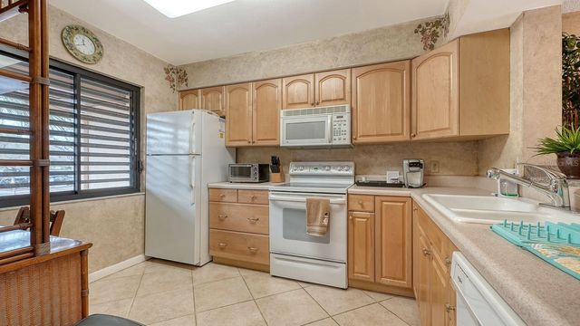 5183 LAKE VILLAGE DRIVE 6, Sarasota, FL 34235