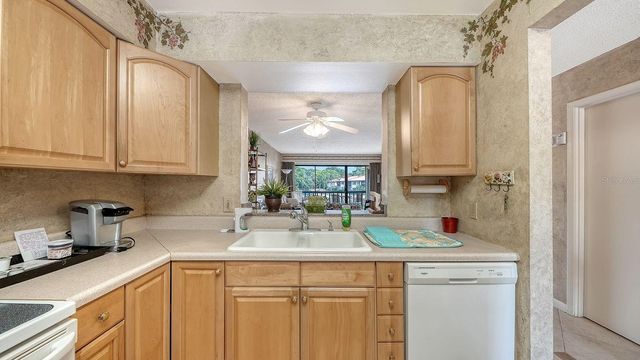 5183 LAKE VILLAGE DRIVE 6, Sarasota, FL 34235