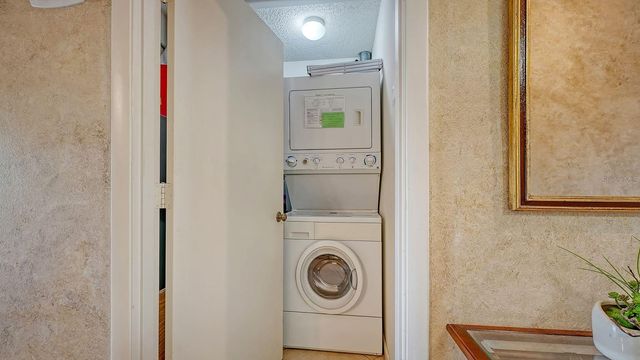 5183 LAKE VILLAGE DRIVE 6, Sarasota, FL 34235