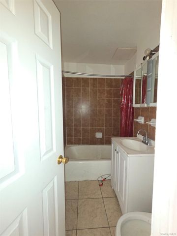 86-16 60th Avenue 4D, Flushing, NY 11373