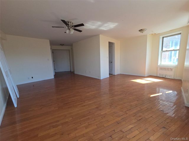 86-16 60th Avenue 4D, Flushing, NY 11373