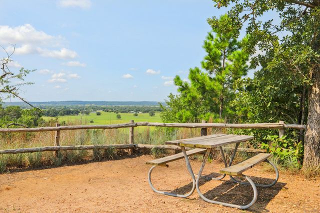 497 Cottletown RD, Smithville, TX 78957