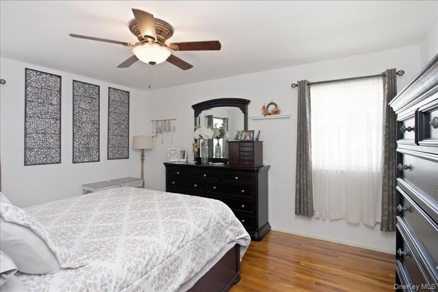 840 Carolyn Court, Seaford, NY 11783