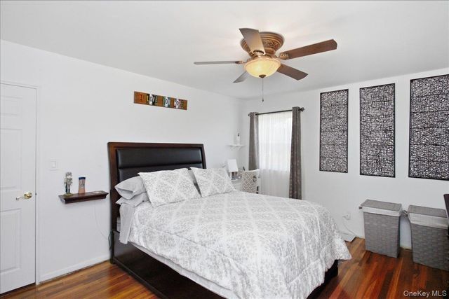 840 Carolyn Court, Seaford, NY 11783