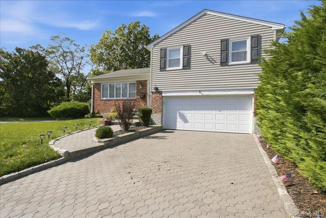 840 Carolyn Court, Seaford, NY 11783