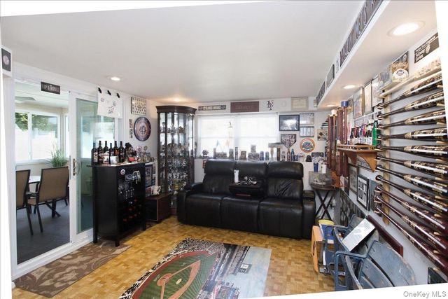 840 Carolyn Court, Seaford, NY 11783