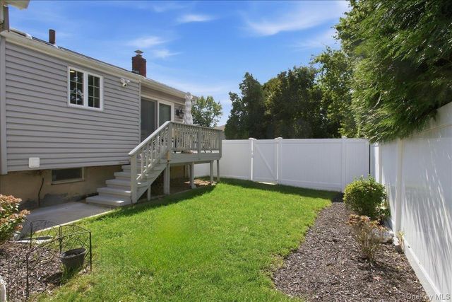 840 Carolyn Court, Seaford, NY 11783