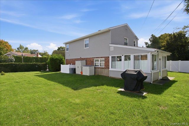 840 Carolyn Court, Seaford, NY 11783