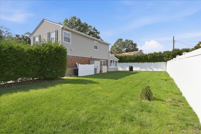 840 Carolyn Court, Seaford, NY 11783
