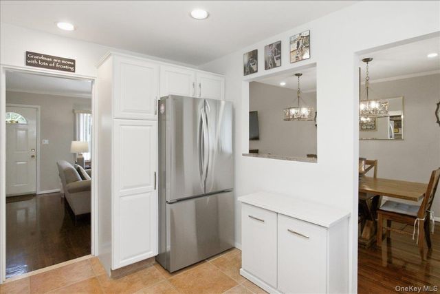 840 Carolyn Court, Seaford, NY 11783