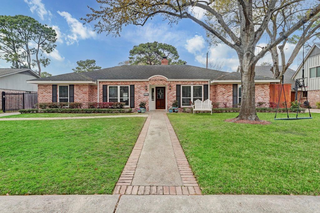 12318 Woodthorpe Lane, Houston, TX 77024