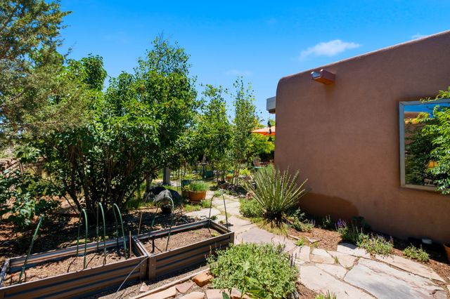 22 Mimosa Road, Santa Fe, NM 87508