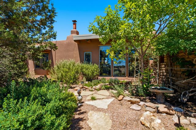 22 Mimosa Road, Santa Fe, NM 87508