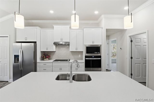 2934 W Pine Ridge Boulevard, Beverly Hills, FL 34465