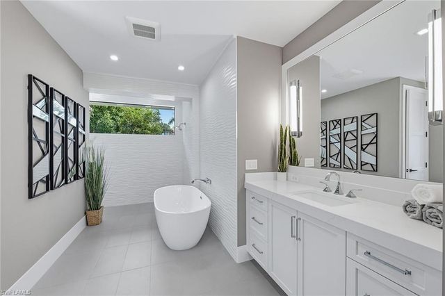 692 Banyan BLVD, Naples, FL 34102