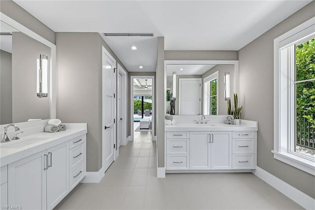 692 Banyan BLVD, Naples, FL 34102