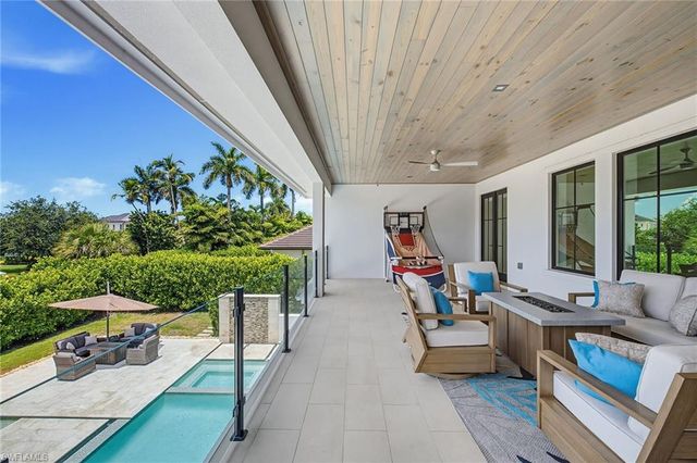 692 Banyan BLVD, Naples, FL 34102