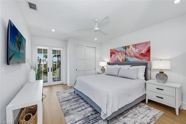 692 Banyan BLVD, Naples, FL 34102
