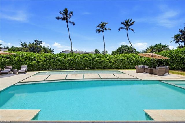 692 Banyan BLVD, Naples, FL 34102