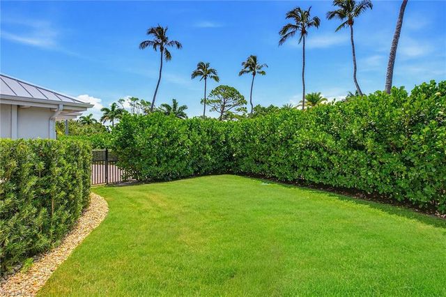 692 Banyan BLVD, Naples, FL 34102