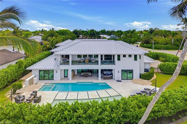 692 Banyan BLVD, Naples, FL 34102