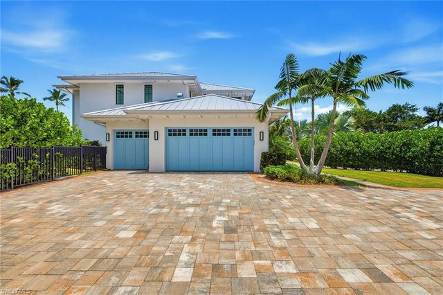 692 Banyan BLVD, Naples, FL 34102