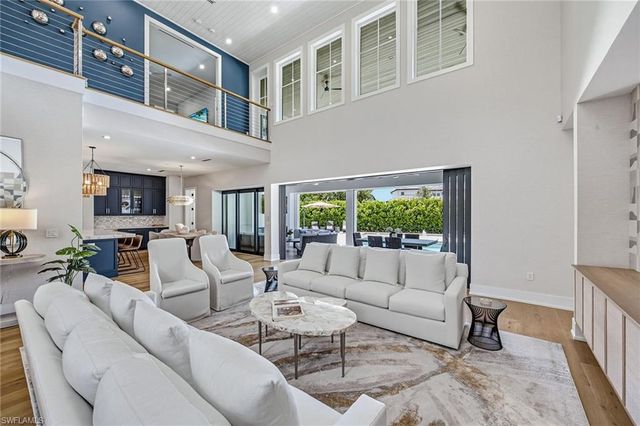 692 Banyan BLVD, Naples, FL 34102