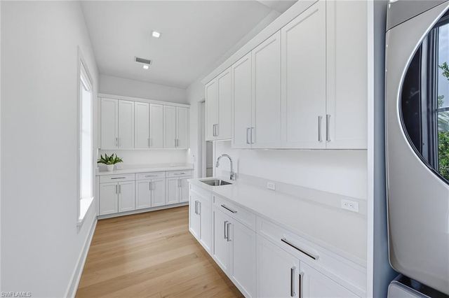 692 Banyan BLVD, Naples, FL 34102