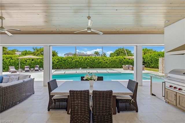 692 Banyan BLVD, Naples, FL 34102