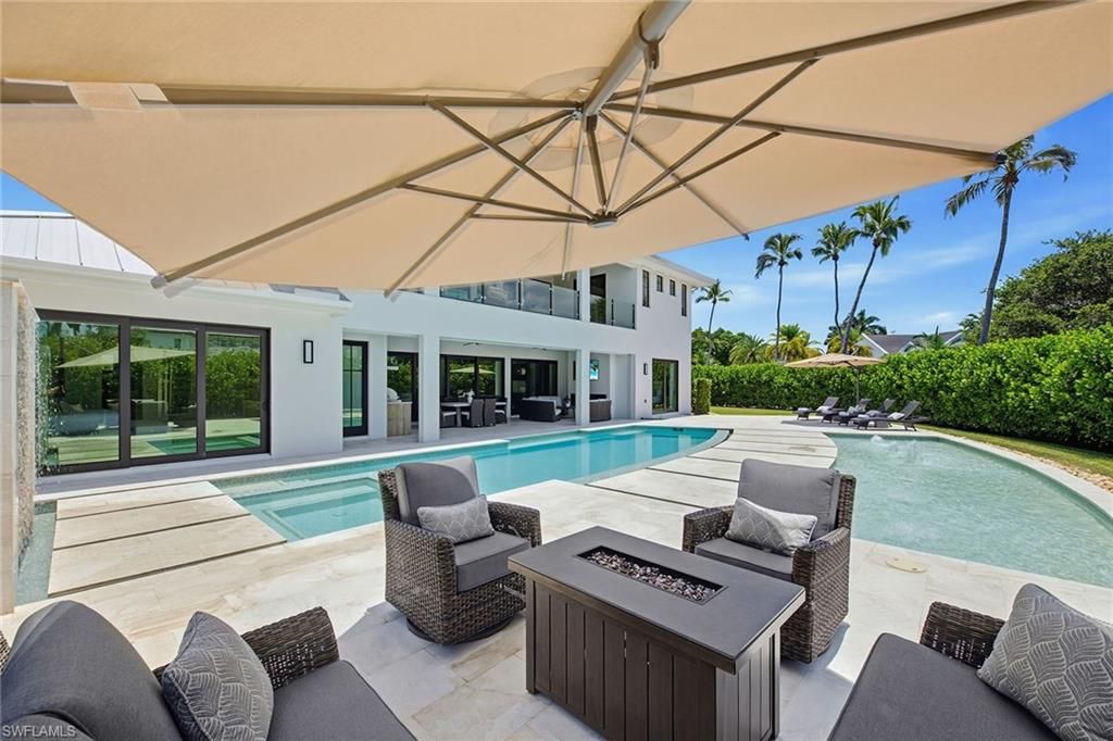 692 Banyan BLVD, Naples, FL 34102