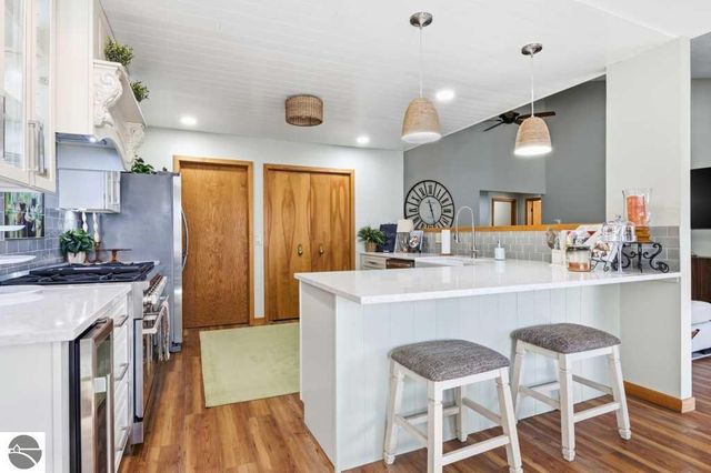 6273 Summit Court, Traverse City, MI 49686