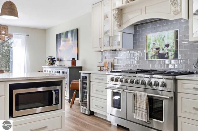 6273 Summit Court, Traverse City, MI 49686