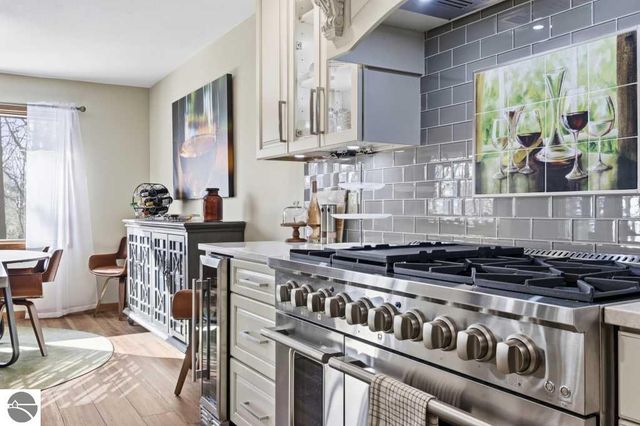 6273 Summit Court, Traverse City, MI 49686