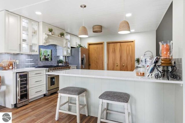 6273 Summit Court, Traverse City, MI 49686