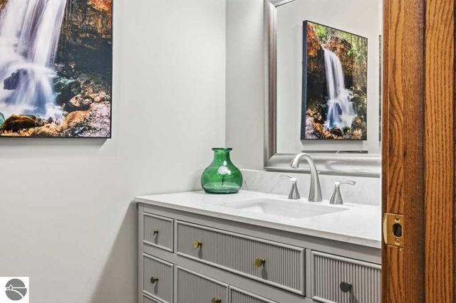 6273 Summit Court, Traverse City, MI 49686