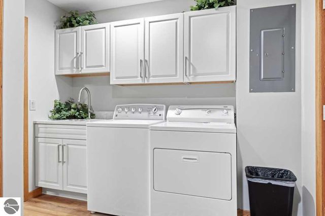 6273 Summit Court, Traverse City, MI 49686