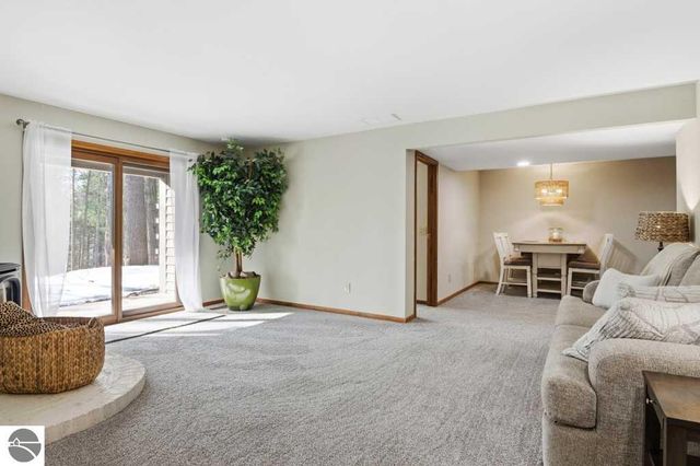 6273 Summit Court, Traverse City, MI 49686