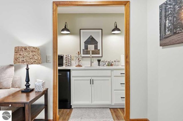 6273 Summit Court, Traverse City, MI 49686