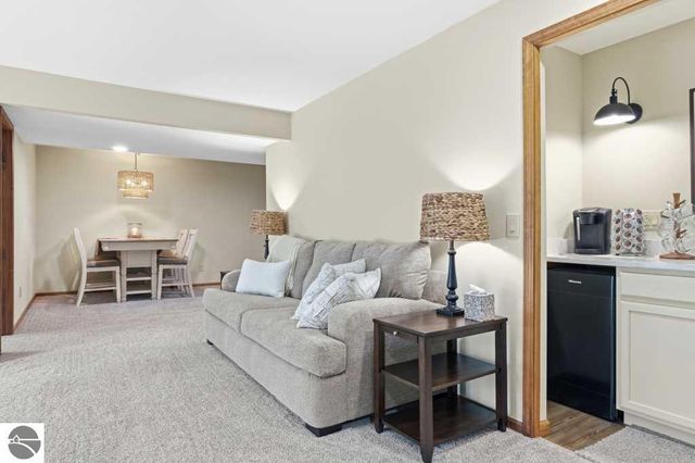 6273 Summit Court, Traverse City, MI 49686